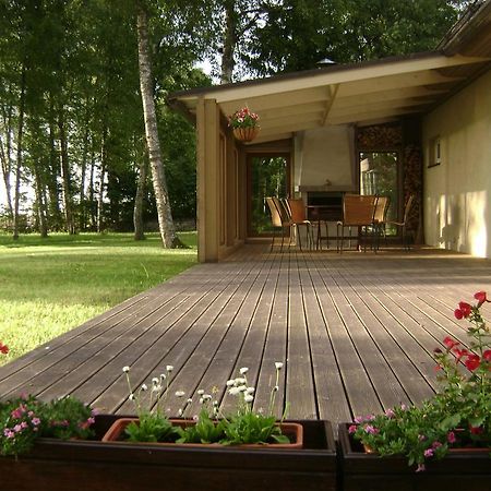 Mere Holiday House Salme Екстер'єр фото