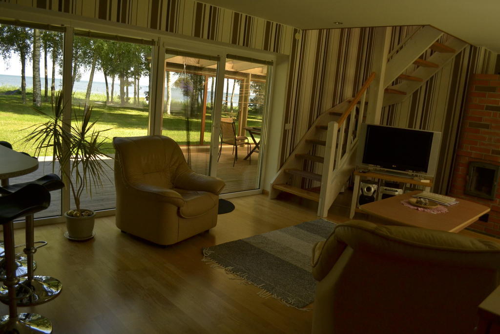 Mere Holiday House Salme Номер фото